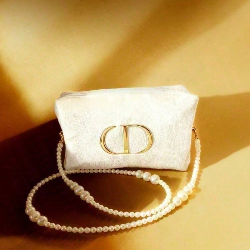 Dior’s Bag White Velvet Travel - مراجعة Women'S Fashion Essentials وسعره